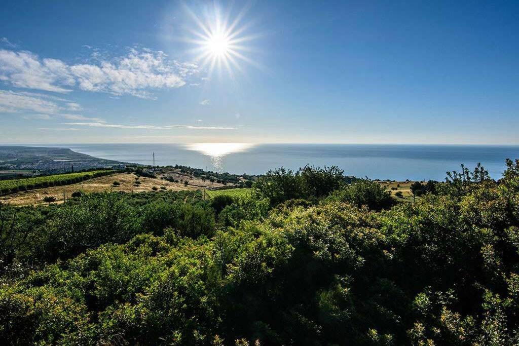 Una Finestra Sul Mare Rocca Imperiale Exterior photo
